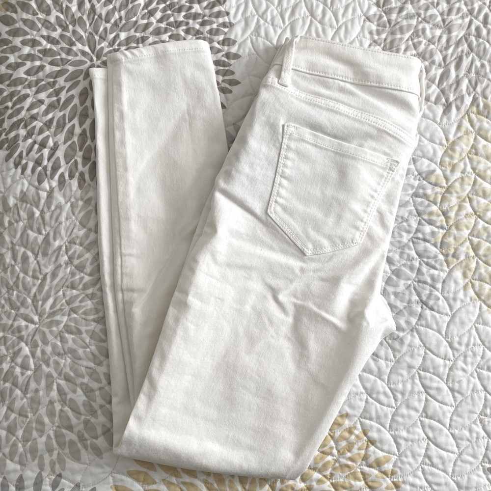 NWOT white mid-rise jeans